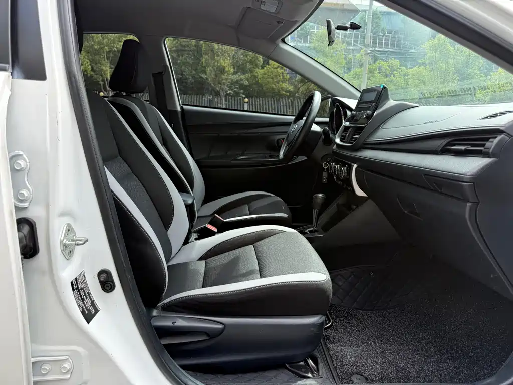 Toyota Yaris L 2021 — фото 12