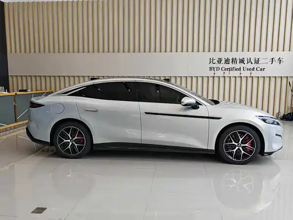 BYD Han L 2025