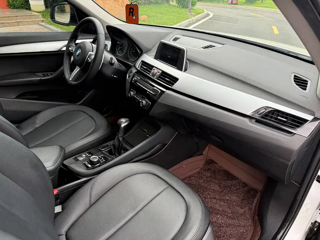 BMW X1 2018 — фото 14