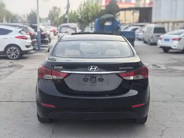 Hyundai Elantra Langdong 2012