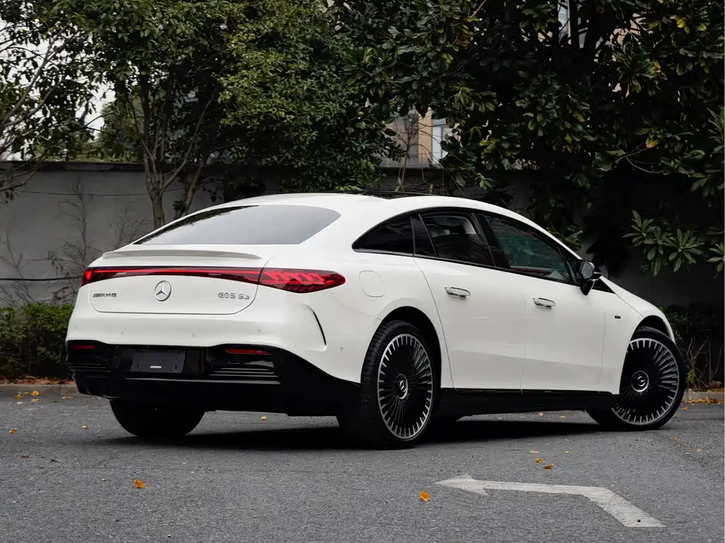 Mercedes-Benz EQS AMG 2023 — фото 4