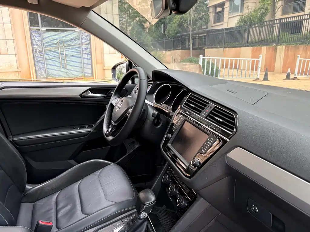 Volkswagen Tiguan L 2018 — фото 8