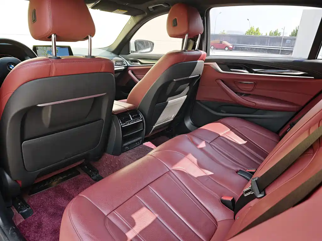 BMW 5 Series 2020 — фото 10