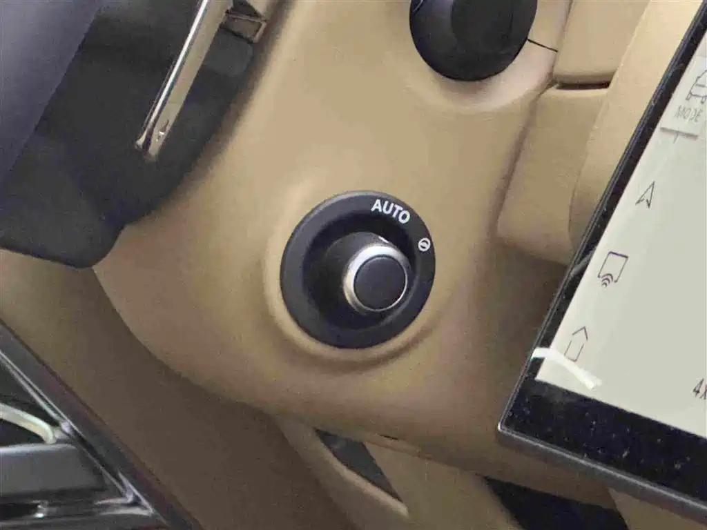 Land Rover Range Rover 2025 — фото 19