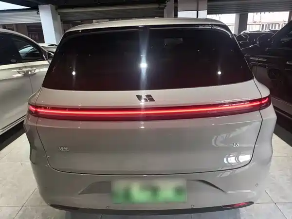 Li Auto L6 2025