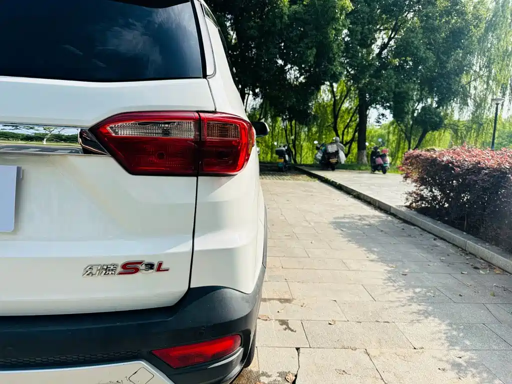 BAIC Huansu S3 2018 — фото 17