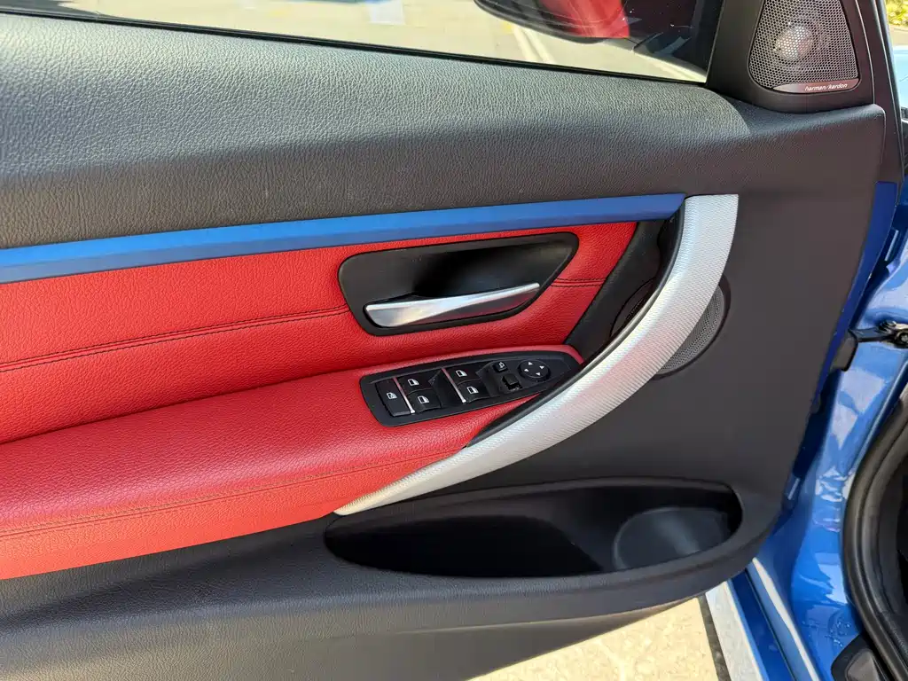 BMW 3 Series 2019 — фото 13