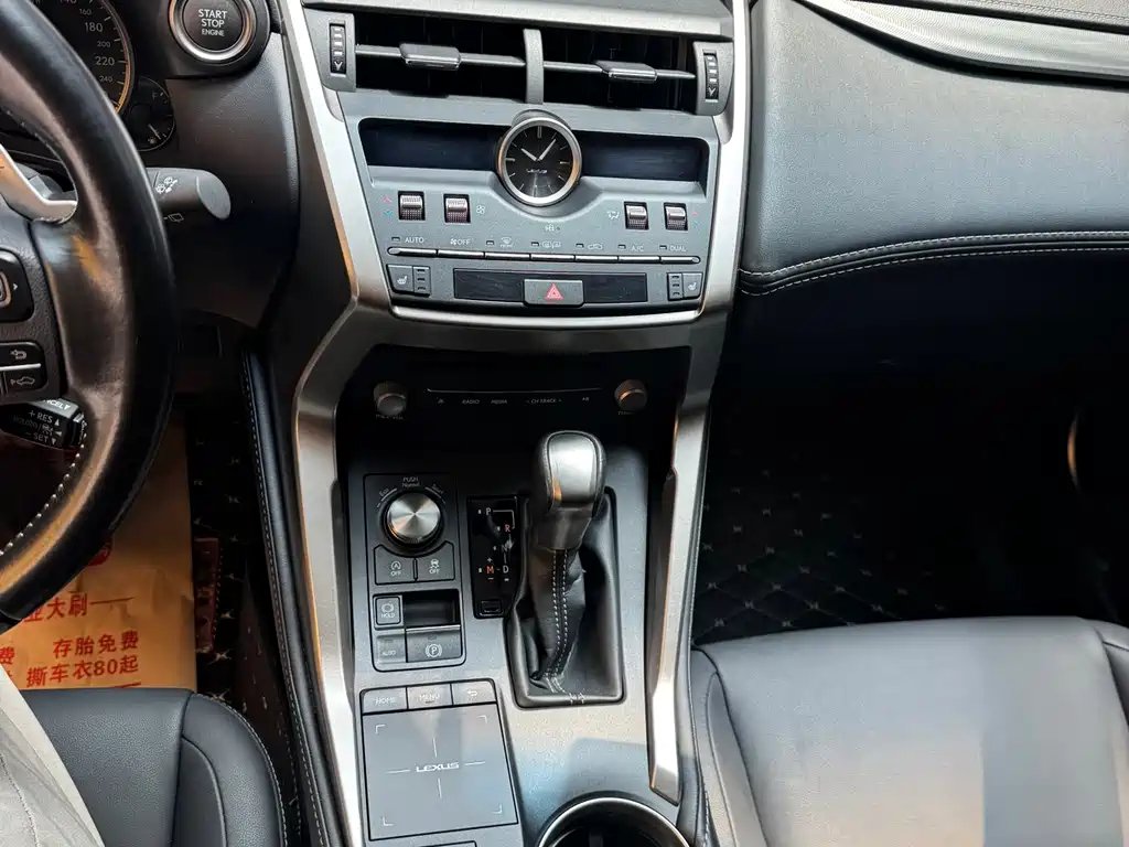 Lexus NX 2018 — фото 14