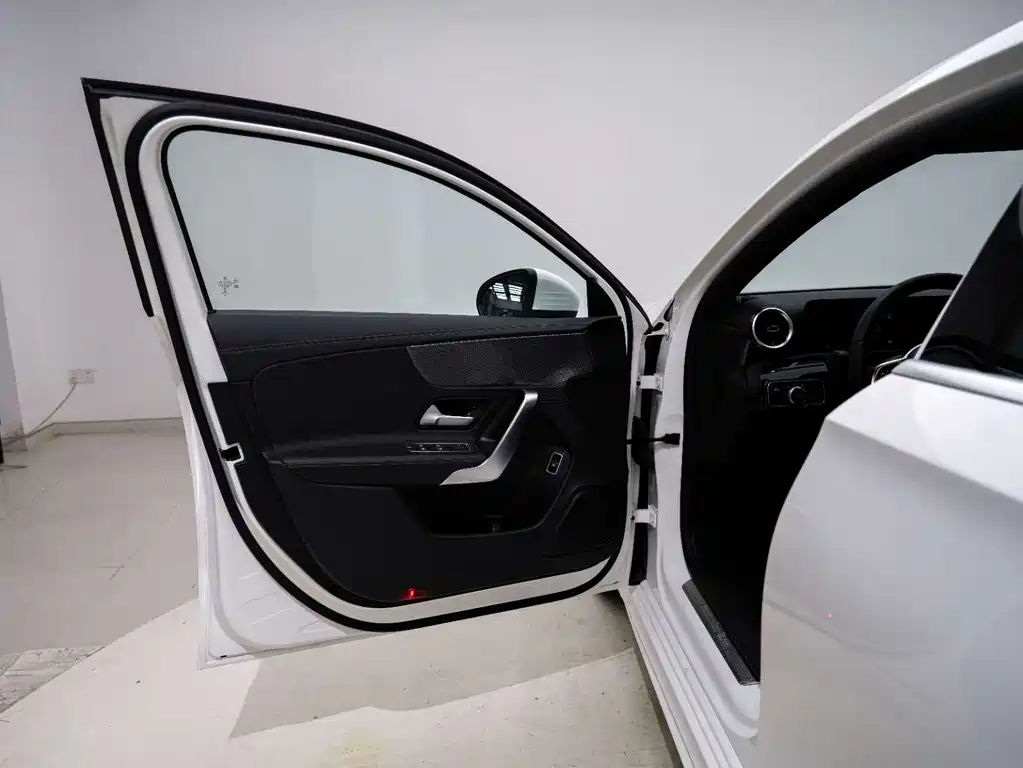 Mercedes-Benz A-Class 2022 — фото 16