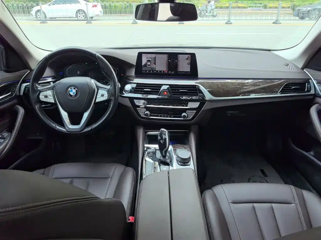BMW 5 Series 2020 — фото 10