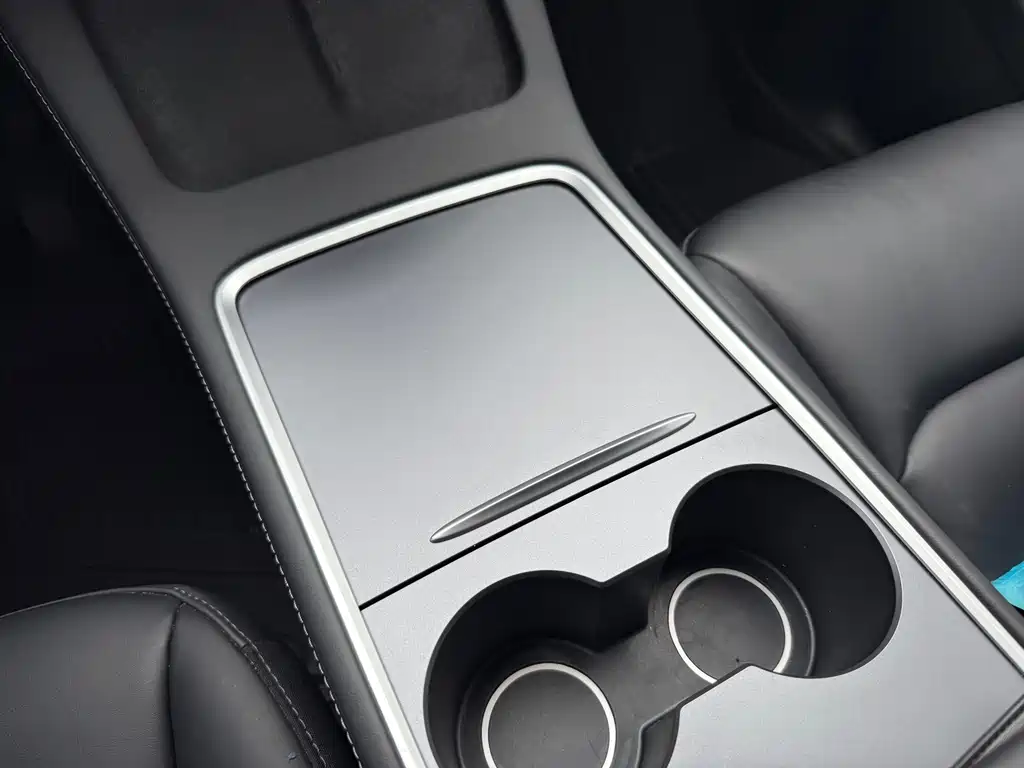 Tesla Model Y 2022 — фото 11