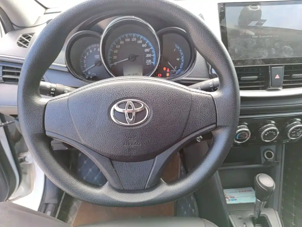 Toyota Yaris L 2018 — фото 11