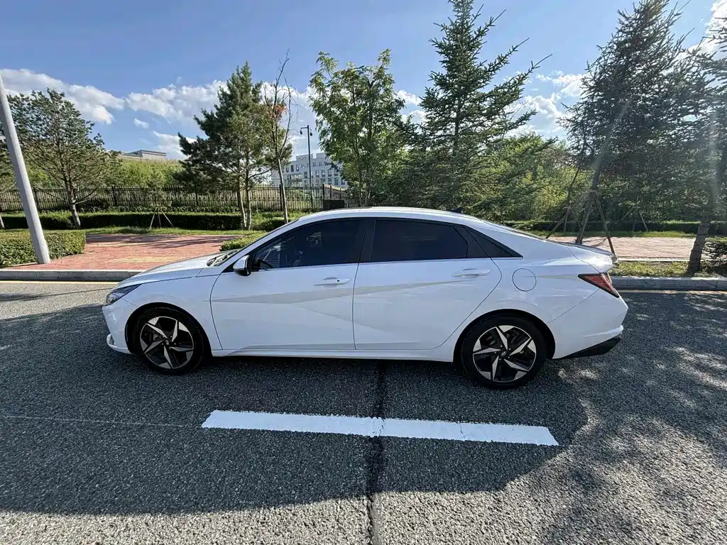 Hyundai Elantra 2023