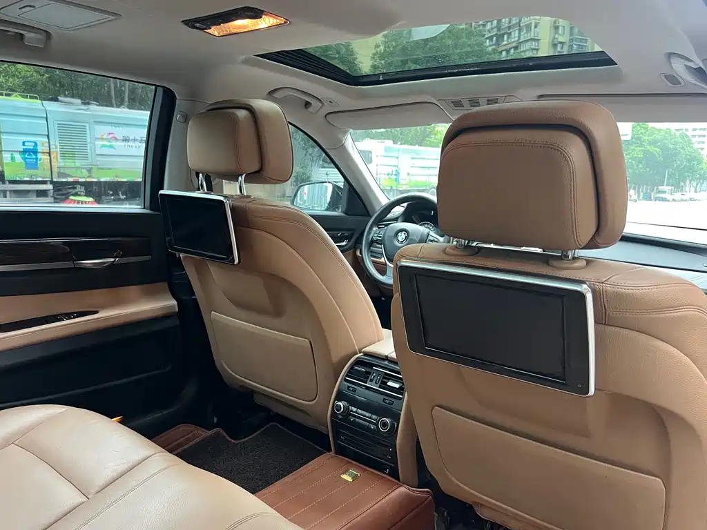BMW 7 Series 2014 — фото 24