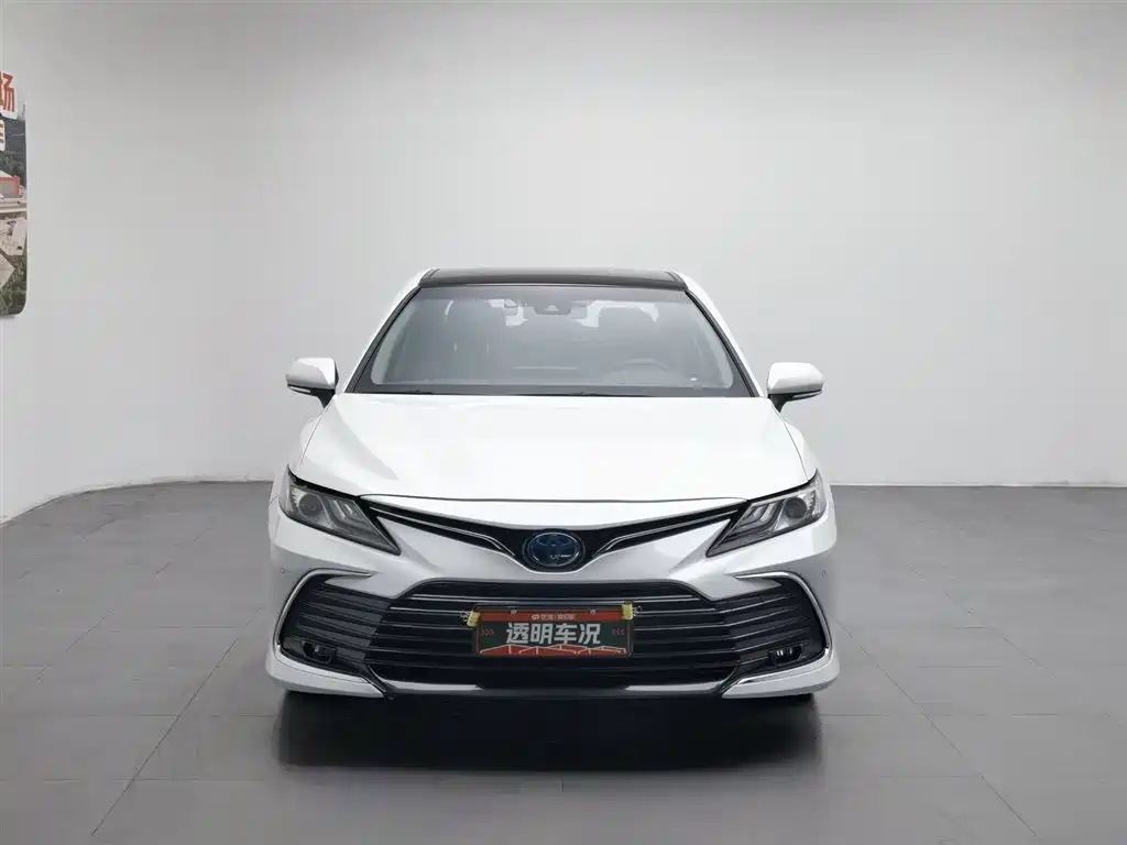 Toyota Camry 2023 — фото 3