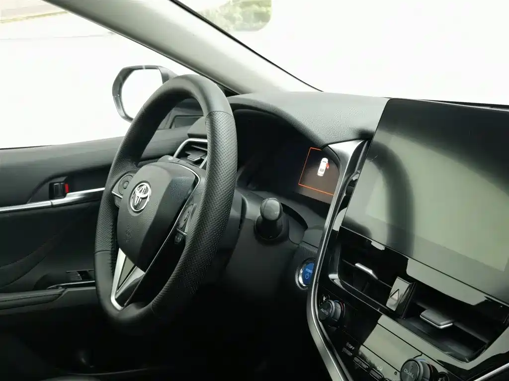 Toyota Camry 2023 — фото 22