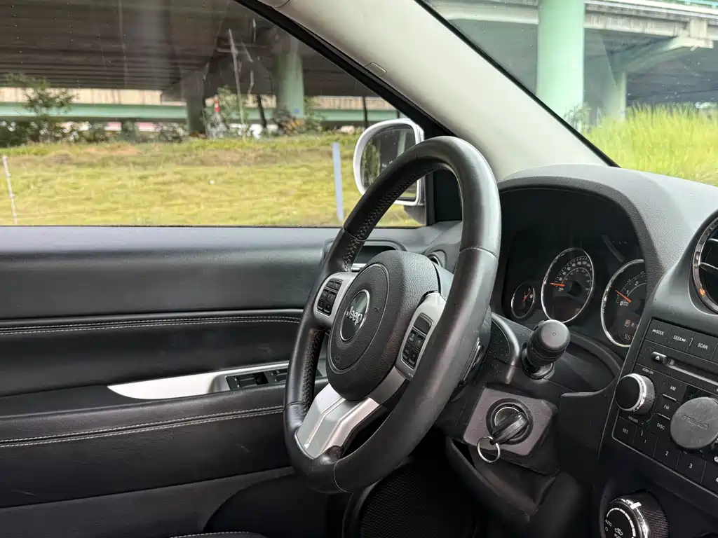 Jeep Compass 2015 — фото 20