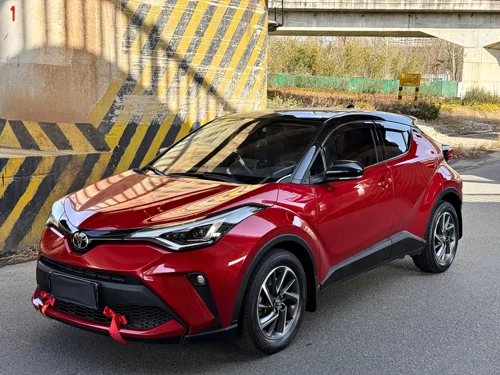 Toyota C-HR 2022 — фото 1