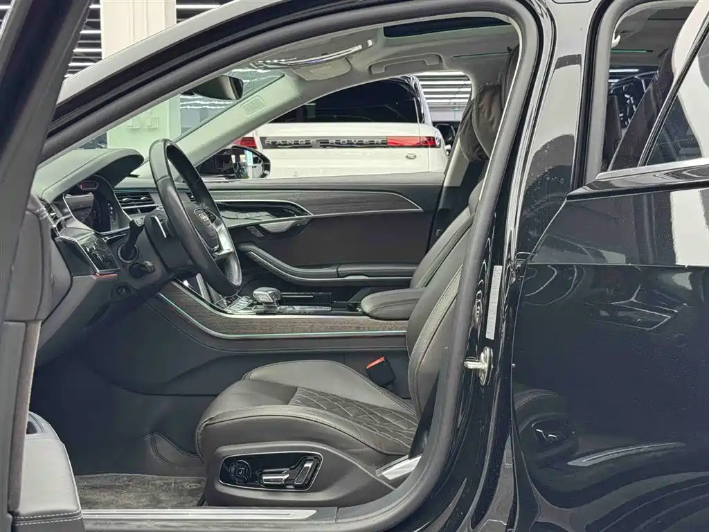Audi A8 2024