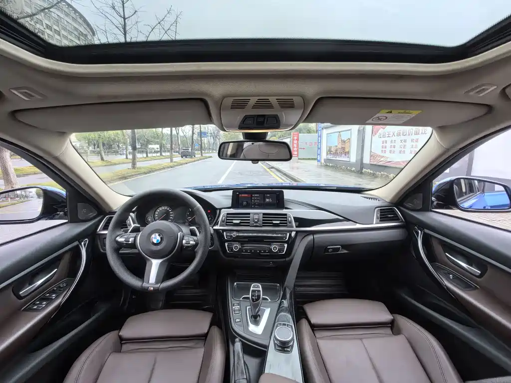 BMW 3 Series 2019 — фото 10