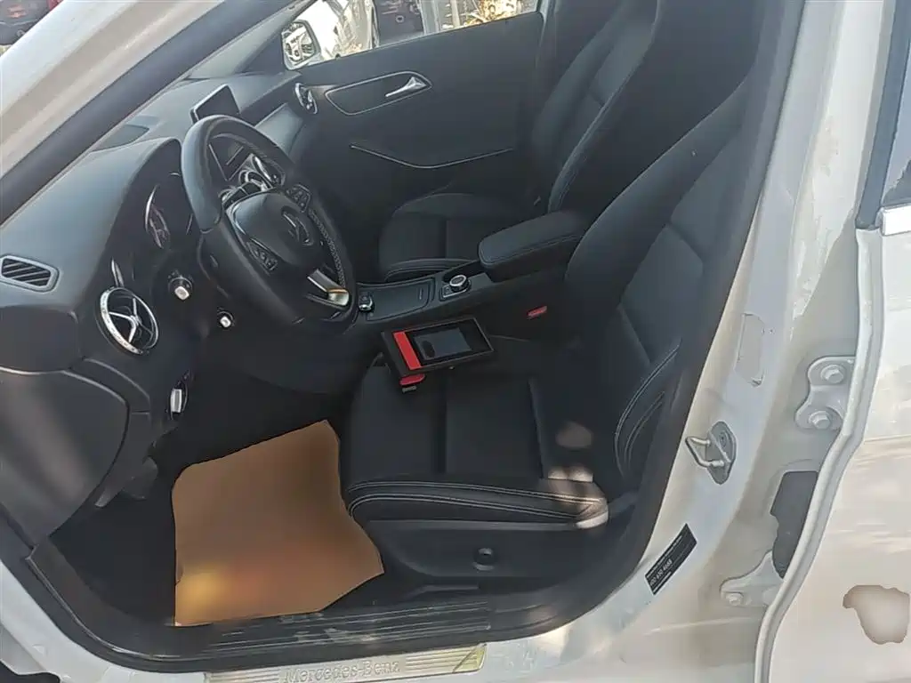 Mercedes-Benz GLA 2017 — фото 15