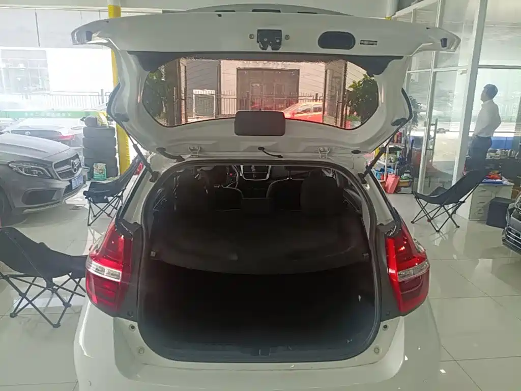 Toyota Yaris L 2019 — фото 19