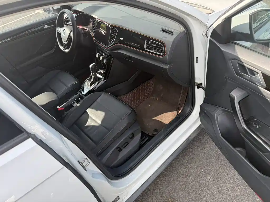 Volkswagen T-Roc 2022 — фото 12