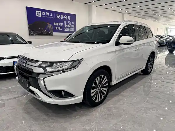 Mitsubishi Outlander 2023
