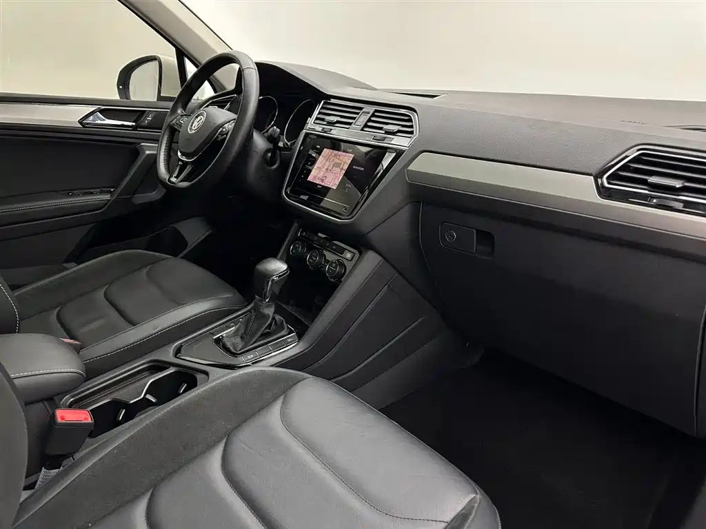 Volkswagen Tiguan L 2020 — фото 16