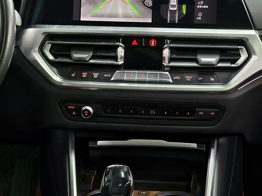 BMW 3 Series 2019 — фото 10