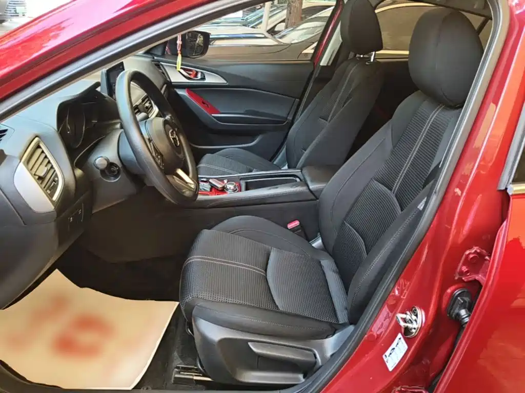 Mazda 3 Axela 2017 — фото 15