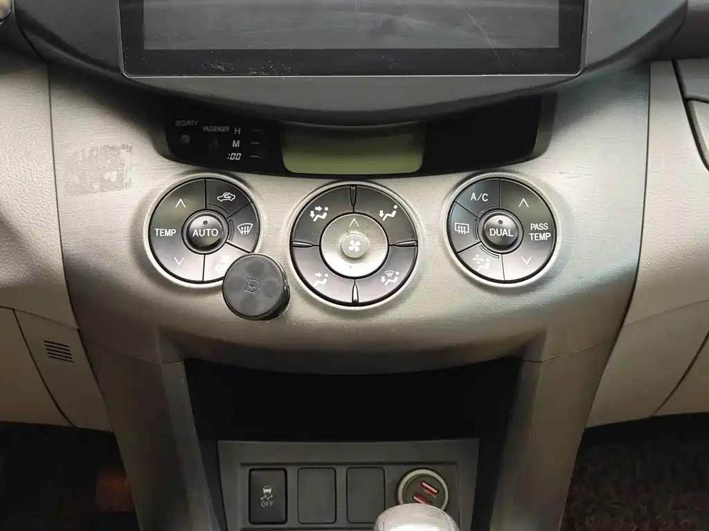 Toyota RAV4 2011 — фото 16