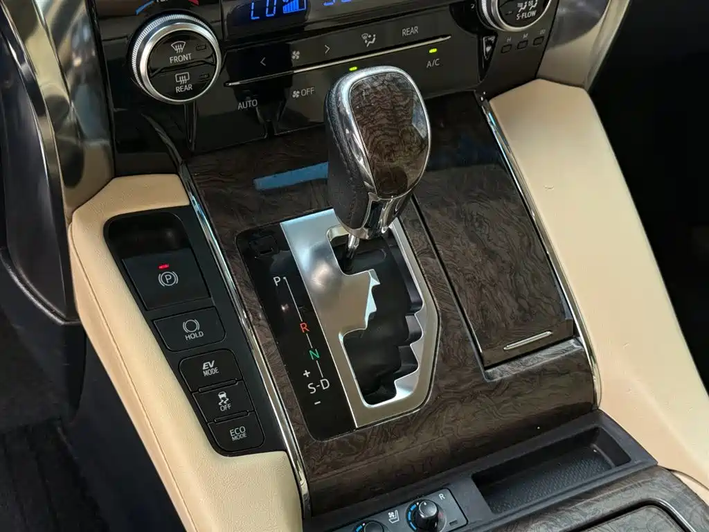 Toyota Alphard 2020 — фото 17