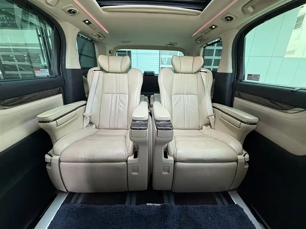 Toyota Alphard 2020 — фото 34