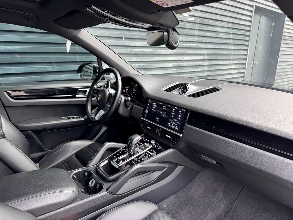 Porsche Cayenne 2020 — фото 9