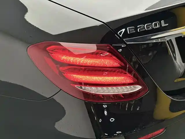 Mercedes-Benz E-Class 2019 — фото 15