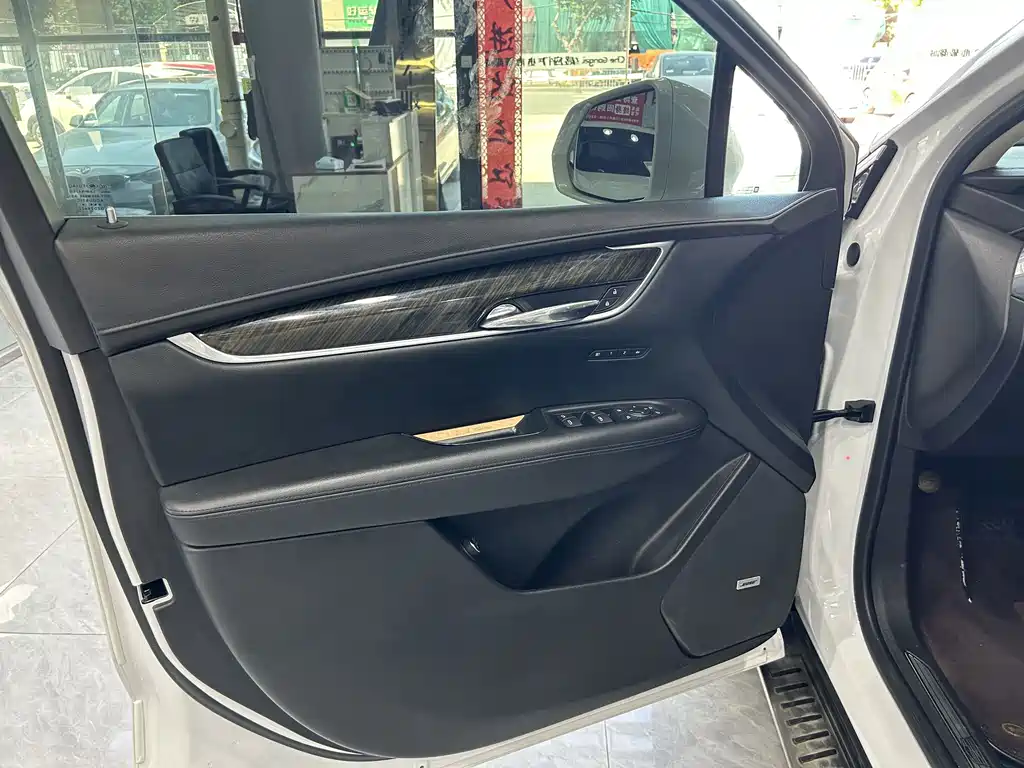 Cadillac XT5 2018 — фото 10