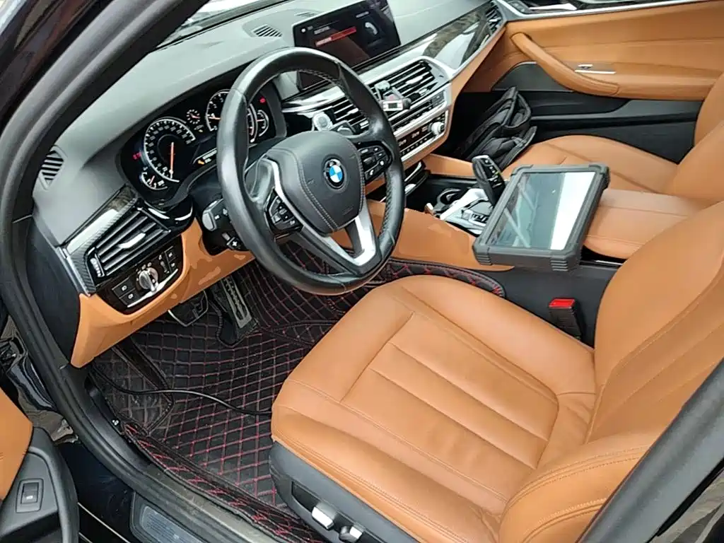 BMW 5 Series 2018 — фото 15