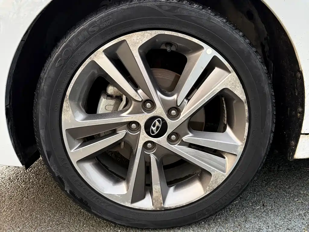 Hyundai Elantra 2017 — фото 21