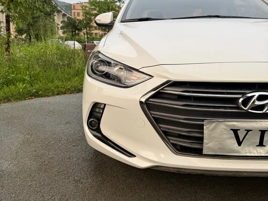Hyundai Elantra 2017 — фото 7