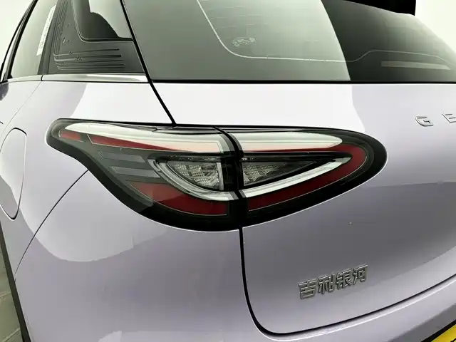 Geely Galaxy Starwish 2025 — фото 15