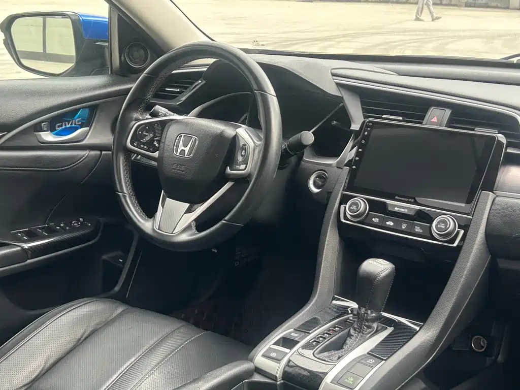 Honda Civic 2019 — фото 12