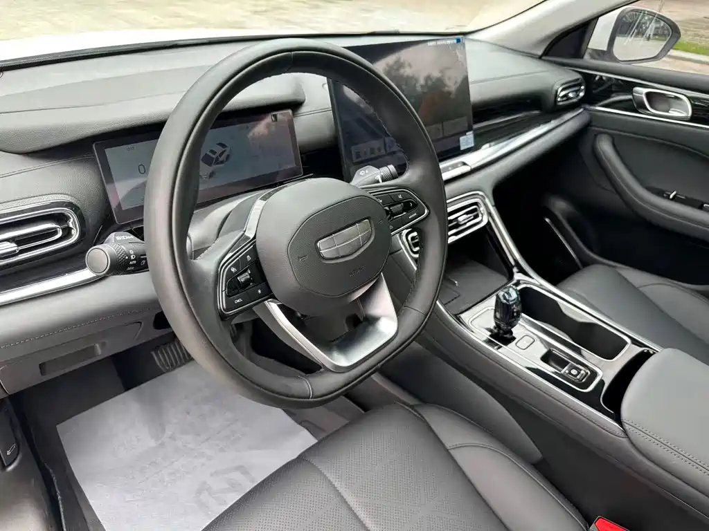 Geely Emgrand 2025 — фото 14