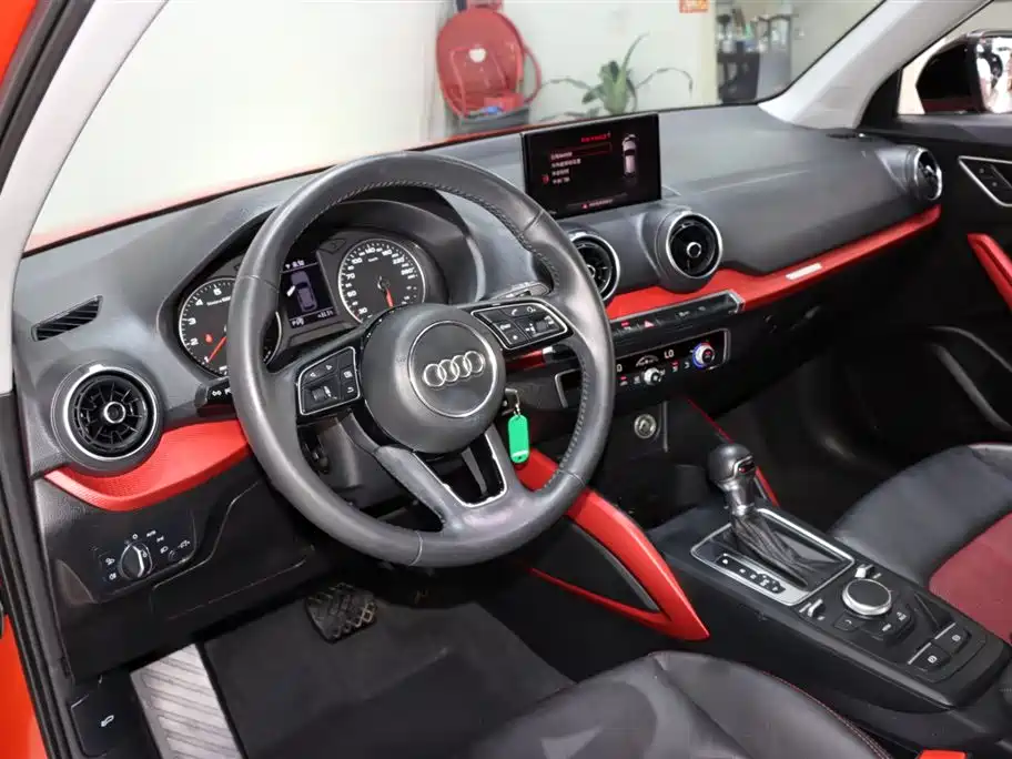 Audi Q2L 2020 — фото 10