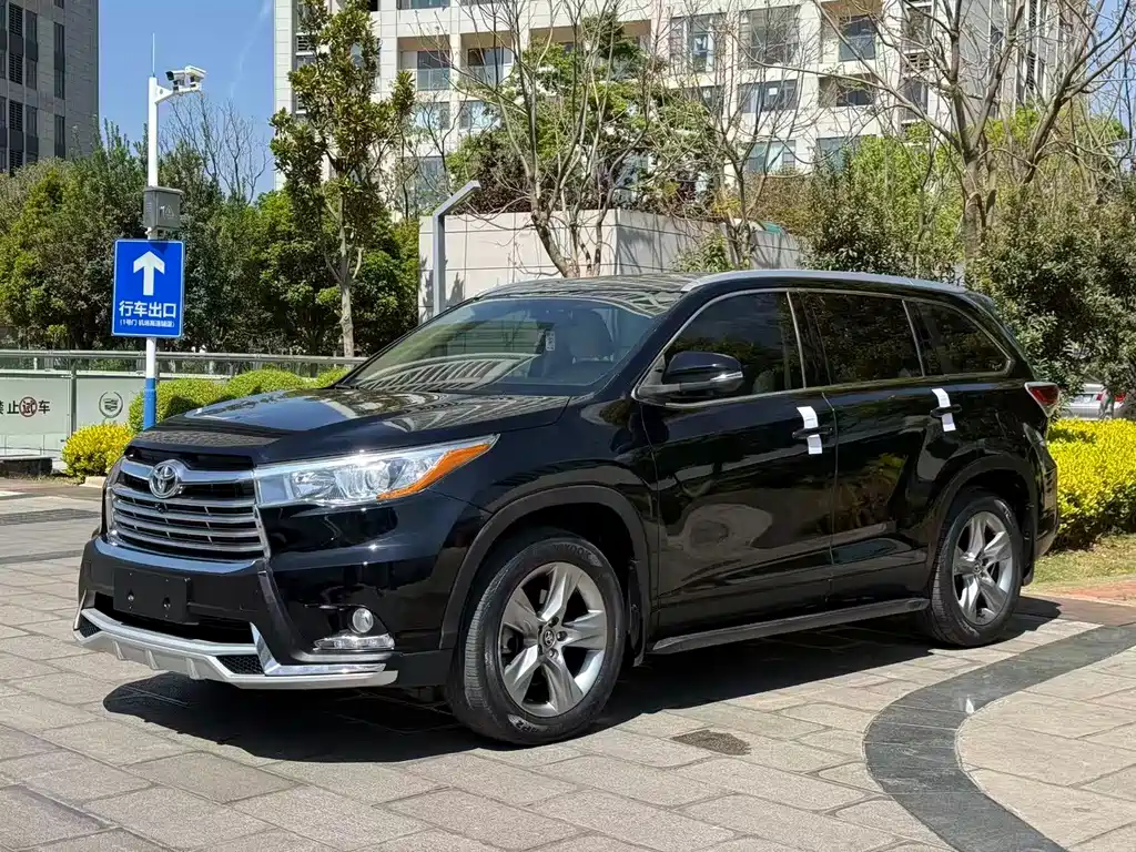 Toyota Highlander 2017 — фото 1