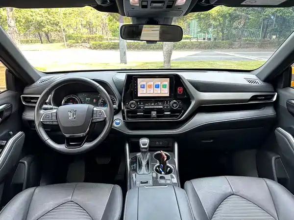 Toyota Crown Kluger 2022