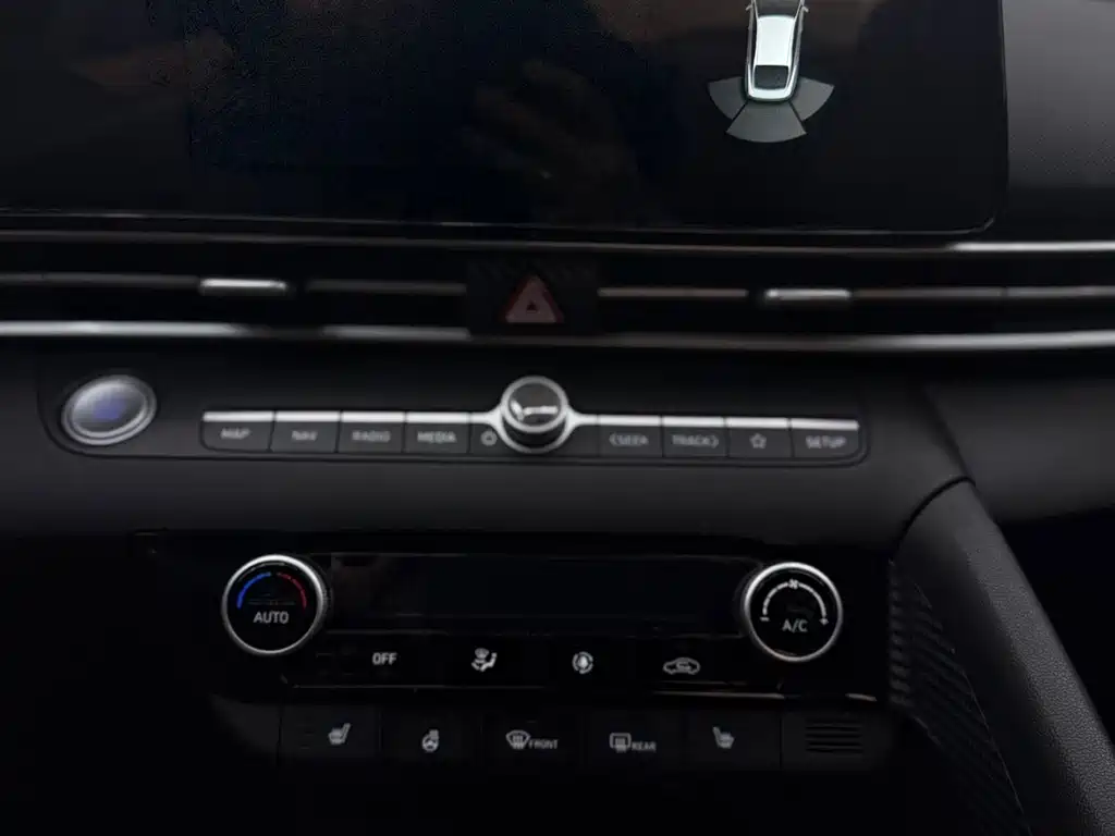 Hyundai Elantra 2023 — фото 13