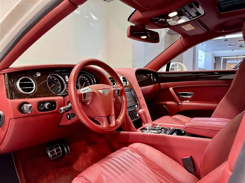 Bentley Flying Spur 2018 — фото 25