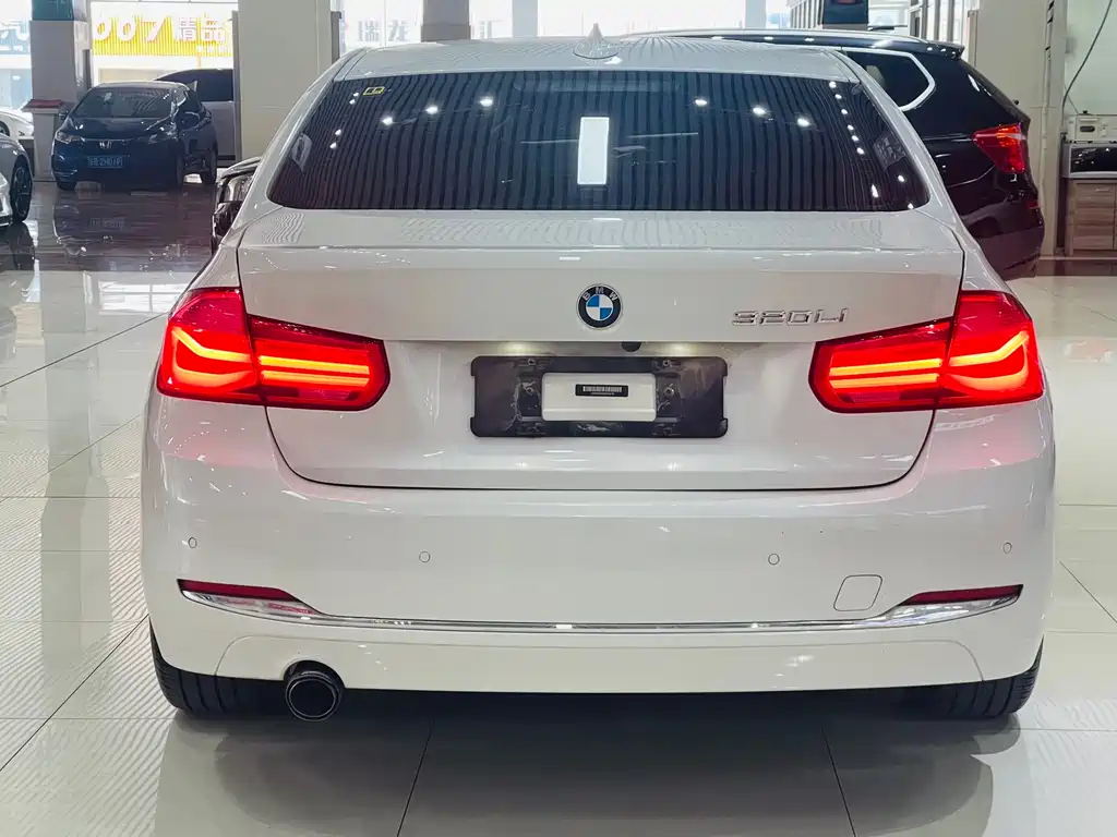 BMW 3 Series 2016 — фото 16