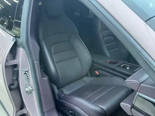Porsche Taycan 2021